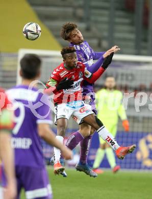 Fussball Bundesliga. SK Austria Klagenfurt gegen SV Guntamatic Ried.  Thorsten Mahrer,  (Klagenfurt),  Dorgeles Nene (Ried). Klagenfurt, am 27.2.2022.
Foto: Kuess
www.qspictures.net
---
pressefotos, pressefotografie, kuess, qs, qspictures, sport, bild, bilder, bilddatenbank