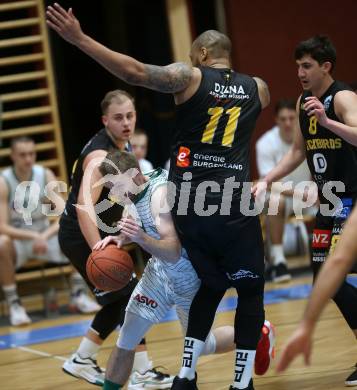 Basketball 2. Liga 2021/2022. Grunddurchgang 17. Runde.  KOS Celovec gegen  Guessing/Jennersdorf Blackbirds.  Tim Huber (KOS),  Gary Ware (Blackbirds). Klagenfurt, am 27.2.2022.
Foto: Kuess
www.qspictures.net
---
pressefotos, pressefotografie, kuess, qs, qspictures, sport, bild, bilder, bilddatenbank