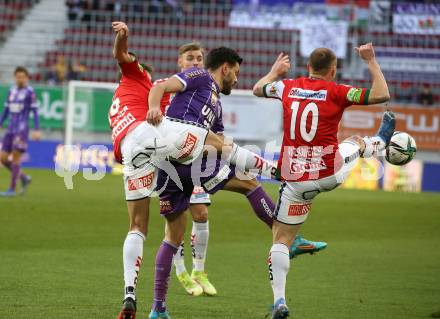 Fussball Bundesliga. SK Austria Klagenfurt gegen SV Guntamatic Ried.  Darijo Pecirep,  (Klagenfurt), Markus Lackner, Julian KLaus Wiessmeier  (Ried). Klagenfurt, am 27.2.2022.
Foto: Kuess
www.qspictures.net
---
pressefotos, pressefotografie, kuess, qs, qspictures, sport, bild, bilder, bilddatenbank