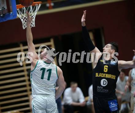 Basketball 2. Liga 2021/2022. Grunddurchgang 17. Runde.  KOS Celovec gegen  Guessing/Jennersdorf Blackbirds.  Grega Sajevic (KOS),  Thomas Knor  (Blackbirds). Klagenfurt, am 27.2.2022.
Foto: Kuess
www.qspictures.net
---
pressefotos, pressefotografie, kuess, qs, qspictures, sport, bild, bilder, bilddatenbank