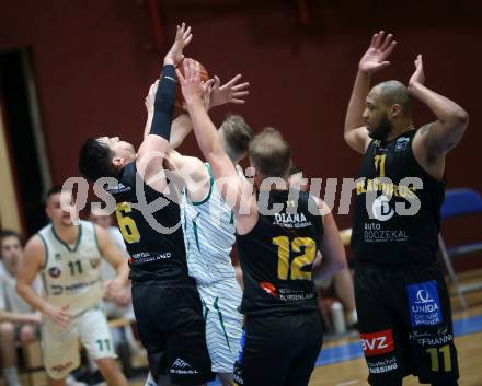 Basketball 2. Liga 2021/2022. Grunddurchgang 17. Runde.  KOS Celovec gegen  Guessing/Jennersdorf Blackbirds.  Valentin Pasterk (KOS),  Thomas Knor , Mate Horvath, Gary Ware (Blackbirds). Klagenfurt, am 27.2.2022.
Foto: Kuess
www.qspictures.net
---
pressefotos, pressefotografie, kuess, qs, qspictures, sport, bild, bilder, bilddatenbank