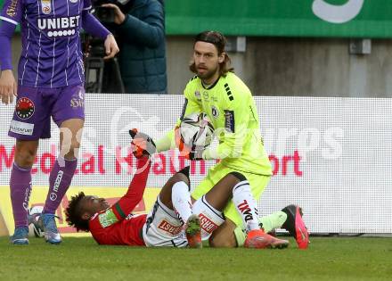 Fussball Bundesliga. SK Austria Klagenfurt gegen SV Guntamatic Ried.  Phillip Menzel,  (Klagenfurt), Dorgeles Nene  (Ried). Klagenfurt, am 27.2.2022.
Foto: Kuess
www.qspictures.net
---
pressefotos, pressefotografie, kuess, qs, qspictures, sport, bild, bilder, bilddatenbank