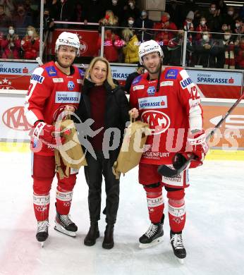 EBEL. Eishockey Bundesliga. KAC gegen	HCB Suedtirol Alperia. Stefan Geier, Spieler des Abends Rok Ticar (KAC). Klagenfurt, am 2.3.2022.
Foto: Kuess
www.qspictures.net

---
pressefotos, pressefotografie, kuess, qs, qspictures, sport, bild, bilder, bilddatenbank