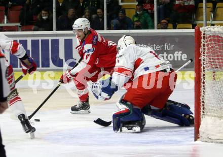 EBEL. Eishockey Bundesliga. KAC gegen	HCB Suedtirol Alperia. Lukas Haudum,  (KAC),  Andreas Bernard  (Bozen). Klagenfurt, am 2.3.2022.
Foto: Kuess
www.qspictures.net

---
pressefotos, pressefotografie, kuess, qs, qspictures, sport, bild, bilder, bilddatenbank