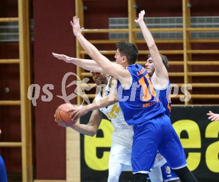 Basketball Zweite Liga 2021/2022. Grunddurchgang 18. Runde.  Woerthersee Piraten gegen 	BBU Salzburg.  Shawn Ray (Piraten),  Guillermo Sanchez Daza , Luka Milovac (Salzburg). Klagenfurt, am 5.3.2022. 
Foto: Kuess
www.qspictures.net

---
pressefotos, pressefotografie, kuess, qs, qspictures, sport, bild, bilder, bilddatenbank