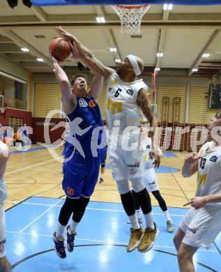 Basketball Zweite Liga 2021/2022. Grunddurchgang 18. Runde.  Woerthersee Piraten gegen 	BBU Salzburg. Shawn Ray  (Piraten),  Guillermo Sanchez Daza (Salzburg). Klagenfurt, am 5.3.2022. 
Foto: Kuess
www.qspictures.net

---
pressefotos, pressefotografie, kuess, qs, qspictures, sport, bild, bilder, bilddatenbank