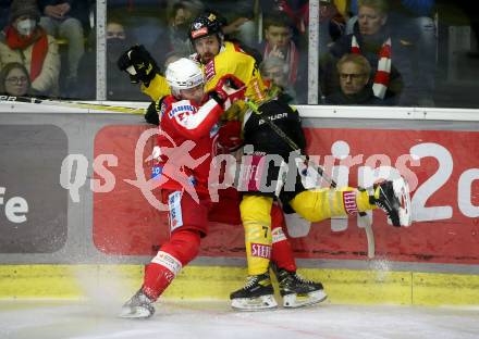 EBEL. Eishockey Bundesliga. KAC gegen	spusu Vienna Capitals. Manuel Geier,  (KAC), Matthew Prapavessis  (Vienna Capitals). Klagenfurt, am 11.3.2022.
Foto: Kuess
www.qspictures.net

---
pressefotos, pressefotografie, kuess, qs, qspictures, sport, bild, bilder, bilddatenbank