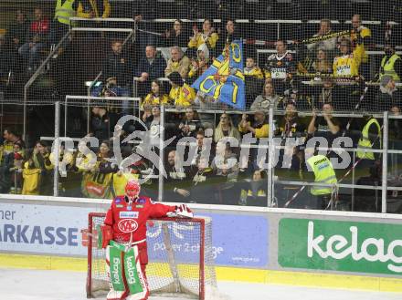 EBEL. Eishockey Bundesliga. KAC gegen	spusu Vienna Capitals.  Fans (Vienna Capitals). Klagenfurt, am 11.3.2022.
Foto: Kuess
www.qspictures.net

---
pressefotos, pressefotografie, kuess, qs, qspictures, sport, bild, bilder, bilddatenbank