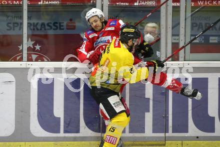 EBEL. Eishockey Bundesliga. KAC gegen	spusu Vienna Capitals. Manuel Ganahl, (KAC),  James Sheppard  (Vienna Capitals). Klagenfurt, am 11.3.2022.
Foto: Kuess
www.qspictures.net

---
pressefotos, pressefotografie, kuess, qs, qspictures, sport, bild, bilder, bilddatenbank