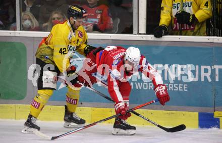 EBEL. Eishockey Bundesliga. KAC gegen	spusu Vienna Capitals. Nicholas Eric Petersen,  (KAC), Alex Wall  (Vienna Capitals). Klagenfurt, am 11.3.2022.
Foto: Kuess
www.qspictures.net

---
pressefotos, pressefotografie, kuess, qs, qspictures, sport, bild, bilder, bilddatenbank