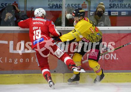 EBEL. Eishockey Bundesliga. KAC gegen	spusu Vienna Capitals. Stefan Geier,  (KAC), Matt Bradley  (Vienna Capitals). Klagenfurt, am 11.3.2022.
Foto: Kuess
www.qspictures.net

---
pressefotos, pressefotografie, kuess, qs, qspictures, sport, bild, bilder, bilddatenbank