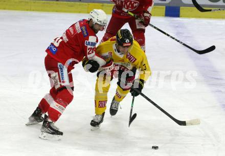 EBEL. Eishockey Bundesliga. KAC gegen	spusu Vienna Capitals. Martin Schumnig, (KAC),  Armin Preiser  (Vienna Capitals). Klagenfurt, am 11.3.2022.
Foto: Kuess
www.qspictures.net

---
pressefotos, pressefotografie, kuess, qs, qspictures, sport, bild, bilder, bilddatenbank