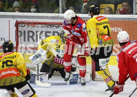 EBEL. Eishockey Bundesliga. KAC gegen	spusu Vienna Capitals. Samuel Witting,  (KAC), Matthew Prapavessis, Bernhard Starkbaum  (Vienna Capitals). Klagenfurt, am 11.3.2022.
Foto: Kuess
www.qspictures.net

---
pressefotos, pressefotografie, kuess, qs, qspictures, sport, bild, bilder, bilddatenbank