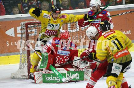 EBEL. Eishockey Bundesliga. KAC gegen	spusu Vienna Capitals. Sebastian Dahm, Stefan Geier,  (KAC), Armin Preiser  (Vienna Capitals). Klagenfurt, am 11.3.2022.
Foto: Kuess
www.qspictures.net

---
pressefotos, pressefotografie, kuess, qs, qspictures, sport, bild, bilder, bilddatenbank