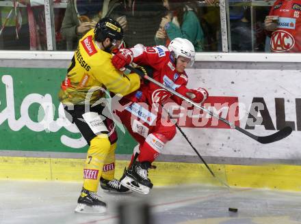 EBEL. Eishockey Bundesliga. KAC gegen	spusu Vienna Capitals. Nikolaus Kraus, (KAC), Matthew Prapavessis   (Vienna Capitals). Klagenfurt, am 11.3.2022.
Foto: Kuess
www.qspictures.net

---
pressefotos, pressefotografie, kuess, qs, qspictures, sport, bild, bilder, bilddatenbank