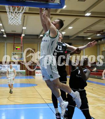 Basketball 2. Liga 2021/2022. Grunddurchgang 19. Runde.  KOS Celovec gegen  RAIDERS Tirol. Marko Gutalj  (KOS), Mihajlo Benic   (Tirol). Klagenfurt, am 12.3.2022.
Foto: Kuess
www.qspictures.net
---
pressefotos, pressefotografie, kuess, qs, qspictures, sport, bild, bilder, bilddatenbank