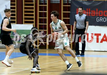 Basketball 2. Liga 2021/2022. Grunddurchgang 19. Runde.  KOS Celovec gegen  RAIDERS Tirol.  Jan Michel  (KOS),  Dennis Acheampong  (Tirol). Klagenfurt, am 12.3.2022.
Foto: Kuess
www.qspictures.net
---
pressefotos, pressefotografie, kuess, qs, qspictures, sport, bild, bilder, bilddatenbank