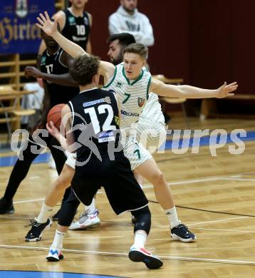 Basketball 2. Liga 2021/2022. Grunddurchgang 19. Runde.  KOS Celovec gegen  RAIDERS Tirol. Valentin Pasterk  (KOS),  Tim-Joel Deschner  (Tirol). Klagenfurt, am 12.3.2022.
Foto: Kuess
www.qspictures.net
---
pressefotos, pressefotografie, kuess, qs, qspictures, sport, bild, bilder, bilddatenbank