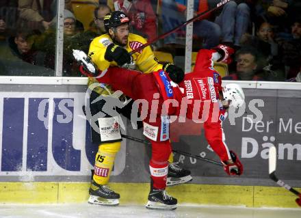 EBEL. Eishockey Bundesliga. KAC gegen	spusu Vienna Capitals. Kele Steffler,  (KAC),  James Sheppard (Vienna Capitals). Klagenfurt, am 13.3.2022.
Foto: Kuess
www.qspictures.net

---
pressefotos, pressefotografie, kuess, qs, qspictures, sport, bild, bilder, bilddatenbank