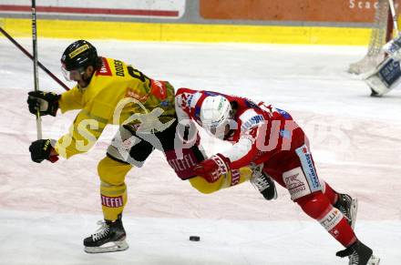 EBEL. Eishockey Bundesliga. KAC gegen	spusu Vienna Capitals. Steven Strong,  (KAC), Charles Dodero  (Vienna Capitals). Klagenfurt, am 13.3.2022.
Foto: Kuess
www.qspictures.net

---
pressefotos, pressefotografie, kuess, qs, qspictures, sport, bild, bilder, bilddatenbank