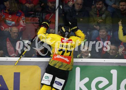 EBEL. Eishockey Bundesliga. KAC gegen	spusu Vienna Capitals. Torjubel Matt Bradley   (Vienna Capitals). Klagenfurt, am 13.3.2022.
Foto: Kuess
www.qspictures.net

---
pressefotos, pressefotografie, kuess, qs, qspictures, sport, bild, bilder, bilddatenbank