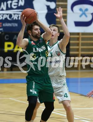 Basketball 2. Liga 2021/2022. Grunddurchgang 13. Runde.  KOS Celovec gegen  Dornbirn Lions.  Samuel Seher (KOS),  Panagiotis Zaraidonis (Dornbirn). Klagenfurt, am 19.3.2022.
Foto: Kuess
www.qspictures.net
---
pressefotos, pressefotografie, kuess, qs, qspictures, sport, bild, bilder, bilddatenbank