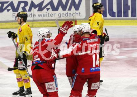 EBEL. Eishockey Bundesliga. KAC gegen	spusu Vienna Capitals. Torjubel Paul Postma, Manuel Ganahl (KAC). Klagenfurt, am 20.3.2022.
Foto: Kuess
www.qspictures.net

---
pressefotos, pressefotografie, kuess, qs, qspictures, sport, bild, bilder, bilddatenbank