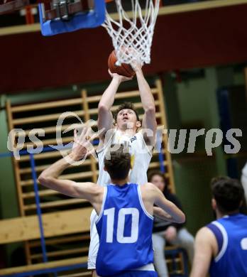 Basketball Zweite Liga 2021/2022. Grunddurchgang 16. Runde.  Woerthersee Piraten gegen Kufstein Towers. Simon Finzgar  (Piraten), Thomas Pirchner (Kufstein). Klagenfurt, am 20.3.2022. 
Foto: Kuess
www.qspictures.net

---
pressefotos, pressefotografie, kuess, qs, qspictures, sport, bild, bilder, bilddatenbank