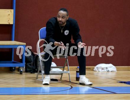 Basketball Zweite Liga 2021/2022. Grunddurchgang 16. Runde.  Woerthersee Piraten gegen Kufstein Towers. Trainer Aaron Mitchell  (Piraten). Klagenfurt, am 20.3.2022. 
Foto: Kuess
www.qspictures.net

---
pressefotos, pressefotografie, kuess, qs, qspictures, sport, bild, bilder, bilddatenbank