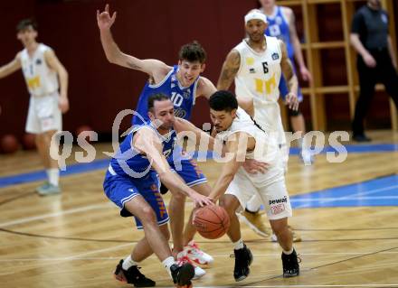 Basketball Zweite Liga 2021/2022. Grunddurchgang 16. Runde.  Woerthersee Piraten gegen Kufstein Towers. Marcus Holyfield  (Piraten),  Thomas Pirchner , Ignacio Trujillo  (Kufstein). Klagenfurt, am 20.3.2022. 
Foto: Kuess
www.qspictures.net

---
pressefotos, pressefotografie, kuess, qs, qspictures, sport, bild, bilder, bilddatenbank