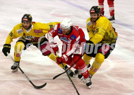 EBEL. Eishockey Bundesliga. KAC gegen	spusu Vienna Capitals. Thomas Hundertpfund, (KAC), Luke Moncada, James Sheppard   (Vienna Capitals). Klagenfurt, am 20.3.2022.
Foto: Kuess
www.qspictures.net

---
pressefotos, pressefotografie, kuess, qs, qspictures, sport, bild, bilder, bilddatenbank