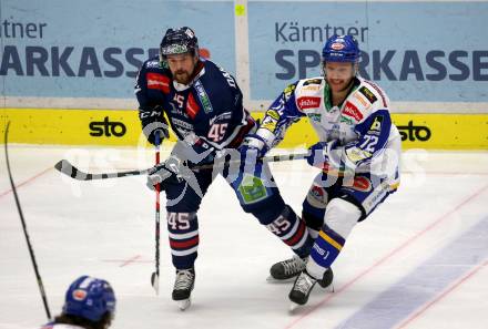 EBEL. Eishockey Bundesliga. VSV gegen Hydro Fehervar AV 19.  John Hughes,  (VSV),  Jesper Dahlroth (Hydro Fehervar). Villach, am 24.3.2022.
Foto: Kuess
www.qspictures.net
---
pressefotos, pressefotografie, kuess, qs, qspictures, sport, bild, bilder, bilddatenbank