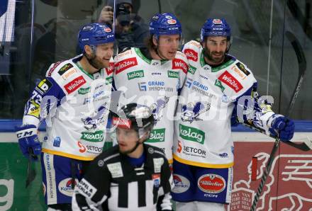 EBEL. Eishockey Bundesliga. VSV gegen Hydro Fehervar AV 19. Torjubel Philipp Lindner, John Hughes, Travis Oleksuk, (VSV). Villach, am 24.3.2022.
Foto: Kuess
www.qspictures.net
---
pressefotos, pressefotografie, kuess, qs, qspictures, sport, bild, bilder, bilddatenbank