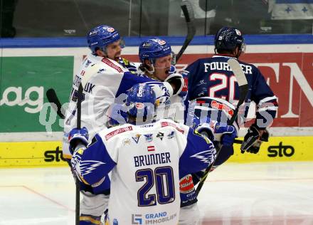 EBEL. Eishockey Bundesliga. VSV gegen Hydro Fehervar AV 19.  Torjubel Marco Richter, Scott Kosmachuk, Nico Brunner (VSV). Villach, am 24.3.2022.
Foto: Kuess
www.qspictures.net
---
pressefotos, pressefotografie, kuess, qs, qspictures, sport, bild, bilder, bilddatenbank