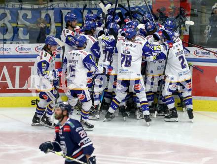 EBEL. Eishockey Bundesliga. VSV gegen Hydro Fehervar AV 19. Jubel  (VSV). Villach, am 24.3.2022.
Foto: Kuess
www.qspictures.net
---
pressefotos, pressefotografie, kuess, qs, qspictures, sport, bild, bilder, bilddatenbank