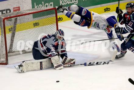 EBEL. Eishockey Bundesliga. VSV gegen Hydro Fehervar AV 19.  Scott Kosmachuk,  (VSV), Rasmus Tirronen  (Hydro Fehervar). Villach, am 24.3.2022.
Foto: Kuess
www.qspictures.net
---
pressefotos, pressefotografie, kuess, qs, qspictures, sport, bild, bilder, bilddatenbank