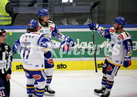 EBEL. Eishockey Bundesliga. VSV gegen Hydro Fehervar AV 19.  Torjubel Anton Karlsson, Philipp Lindner, John Hughes (VSV). Villach, am 24.3.2022.
Foto: Kuess
www.qspictures.net
---
pressefotos, pressefotografie, kuess, qs, qspictures, sport, bild, bilder, bilddatenbank