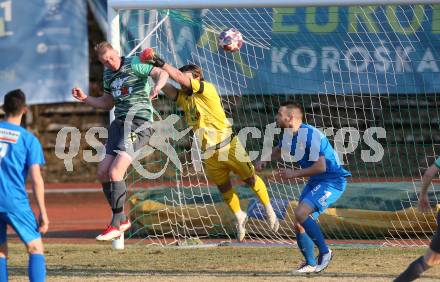 Fussball Kaerntner Liga. Voelkermarkt gegen Bleiburg. Matthias Maierhofer, Marcel Dominique Pichler (Voelkermarkt), Adnan Besic (Bleiburg). Voelkermarkt, 26.3.2022.
Foto: Kuess

---
pressefotos, pressefotografie, kuess, qs, qspictures, sport, bild, bilder, bilddatenbank