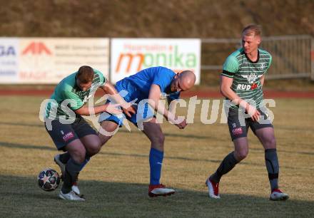 Fussball Kaerntner Liga. Voelkermarkt gegen Bleiburg. Lukas Ladinig,  Matthias Maierhofer (Voelkermarkt), Nikola Tolimir (Bleiburg). Voelkermarkt, 26.3.2022.
Foto: Kuess

---
pressefotos, pressefotografie, kuess, qs, qspictures, sport, bild, bilder, bilddatenbank