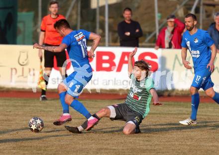 Fussball Kaerntner Liga. Voelkermarkt gegen Bleiburg. Lukas Alfred Sadnik (Voelkermarkt), Igor Kondic (Bleiburg). Voelkermarkt, 26.3.2022.
Foto: Kuess

---
pressefotos, pressefotografie, kuess, qs, qspictures, sport, bild, bilder, bilddatenbank