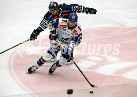 EBEL. Eishockey Bundesliga. VSV gegen Hydro Fehervar AV 19. Philipp Lindner,  (VSV), Csanad Erdely   (Hydro Fehervar). Villach, am 1.4.2022.
Foto: Kuess
www.qspictures.net
---
pressefotos, pressefotografie, kuess, qs, qspictures, sport, bild, bilder, bilddatenbank