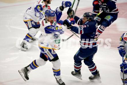 EBEL. Eishockey Bundesliga. VSV gegen Hydro Fehervar AV 19.  Derek Joslin, (VSV), Anze Kuralt   (Hydro Fehervar). Villach, am 1.4.2022.
Foto: Kuess
www.qspictures.net
---
pressefotos, pressefotografie, kuess, qs, qspictures, sport, bild, bilder, bilddatenbank