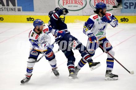 EBEL. Eishockey Bundesliga. VSV gegen Hydro Fehervar AV 19.  Kevin Moderer, Maximilian Rebernig, (VSV),  Joshua Atkinson  (Hydro Fehervar). Villach, am 1.4.2022.
Foto: Kuess
www.qspictures.net
---
pressefotos, pressefotografie, kuess, qs, qspictures, sport, bild, bilder, bilddatenbank