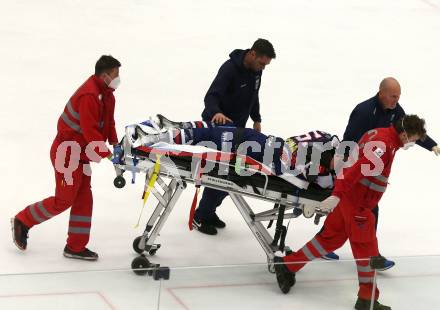 EBEL. Eishockey Bundesliga. VSV gegen Hydro Fehervar AV 19. verletzt Timothy Campbell   (Hydro Fehervar). Villach, am 1.4.2022.
Foto: Kuess
www.qspictures.net
---
pressefotos, pressefotografie, kuess, qs, qspictures, sport, bild, bilder, bilddatenbank