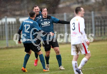 Fussball Kaerntner Liga. Kraig gegen Gmuend.  Torjubel Alexander Johannes Kampitsch, Benjamin Lamzari (Kraig). Kraig, am 2.4.2022.
Foto: Kuess
---
pressefotos, pressefotografie, kuess, qs, qspictures, sport, bild, bilder, bilddatenbank