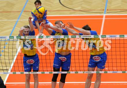 Volleyball. Austrian Volley League Men. SK Zadruga Aich/Dob gegen VCA Amstetten NOE.  Blazej Podlesny, Nicolai Grabmueller, Marino Marelic (Aich). Bleiburg, 2.4.2022.
Foto: Kuess
www.qspictures.net
---
pressefotos, pressefotografie, kuess, qs, qspictures, sport, bild, bilder, bilddatenbank