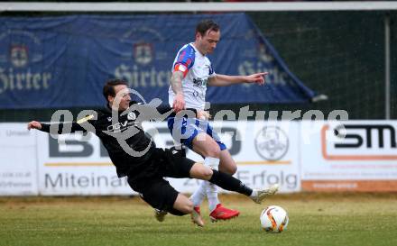 Fussball Regionalliga. Treibach gegen Spittal. Kevin Vaschauner  (Treibach),  Felix Helmut Hutter (Spittal). Treibach, 2.4.2022.
Foto: Kuess
---
pressefotos, pressefotografie, kuess, qs, qspictures, sport, bild, bilder, bilddatenbank