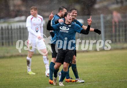 Fussball Kaerntner Liga. Kraig gegen Gmuend.  Torjubel Alexander Johannes Kampitsch, Sebastian Hertelt (Kraig). Kraig, am 2.4.2022.
Foto: Kuess
---
pressefotos, pressefotografie, kuess, qs, qspictures, sport, bild, bilder, bilddatenbank