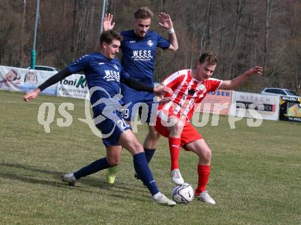 Fussball. 1. Klasse B. Rothenthurn gegen Velden. Thomas Platzer  (Rothenthurn),   Lukas Matthias Hausott, Luca Alexander Pollanz (Velden).  Rothenthurn, 3.4.2022.
Foto: Kuess
---
pressefotos, pressefotografie, kuess, qs, qspictures, sport, bild, bilder, bilddatenbank