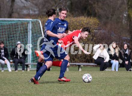 Fussball. 1. Klasse B. Rothenthurn gegen Velden.  Fabio Norbert Daxer (Rothenthurn),   Fabian Kopeinig, Gerfried Einspieler (Velden).  Rothenthurn, 3.4.2022.
Foto: Kuess
---
pressefotos, pressefotografie, kuess, qs, qspictures, sport, bild, bilder, bilddatenbank